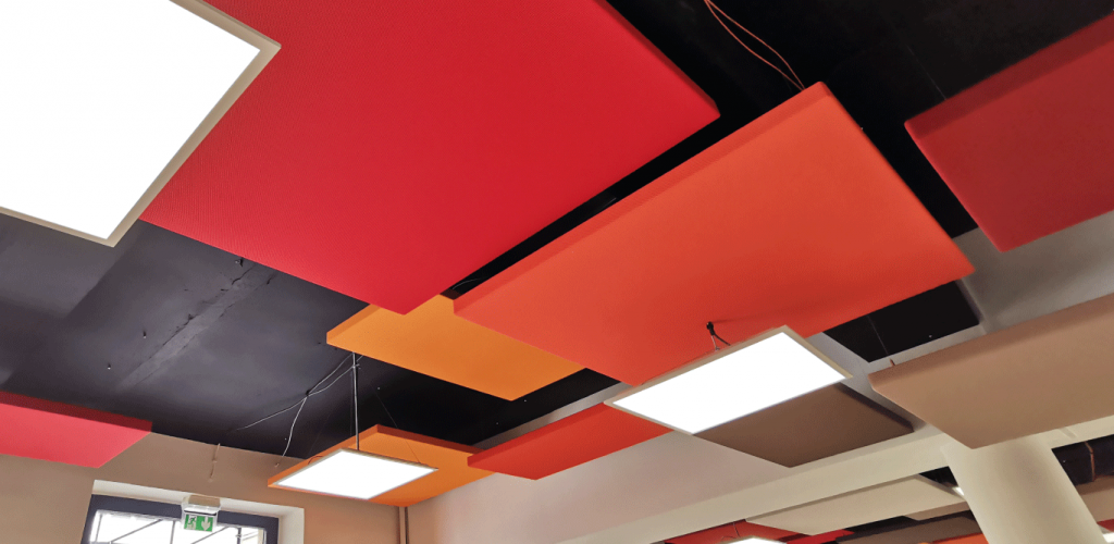 panneau acoustique suspendu au plafond
