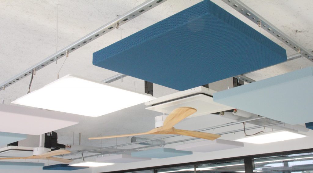 Panneaux acoustiques suspendus